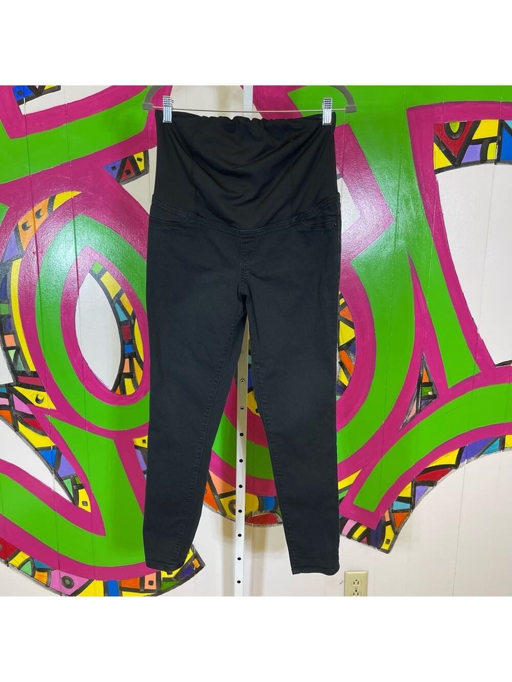 Isabel Maternity, Skinny Over the Belly Jeans, Black. Size 6. Excellent cond!
